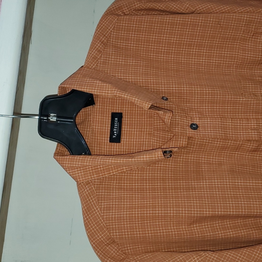 Van Heusen Men's Long Sleeve Plaid Button-down Shirt Size L 16-16  1/2.  Used